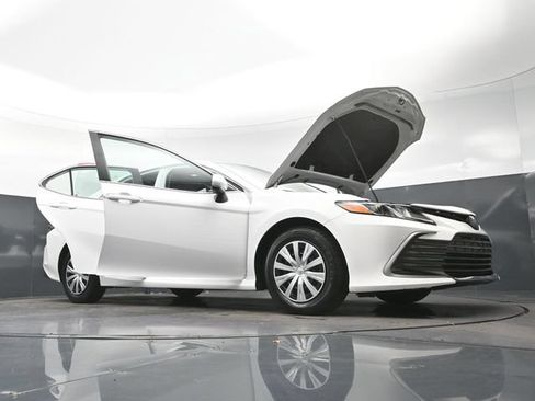 Used 2022 Toyota Camry LE FWD image 38