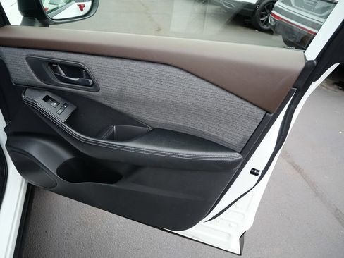 Used 2021 Nissan Rogue S AWD/4WD image 30