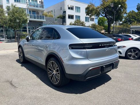 Used 2025 Porsche Macan Electric w/ Premium Package RWD image 7