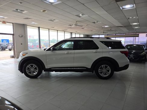 Used 2022 Ford Explorer XLT w/ Equipment Group 202A AWD/4WD image 4
