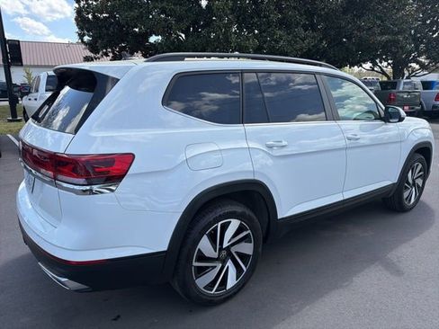 Used 2025 Volkswagen Atlas SE image 3