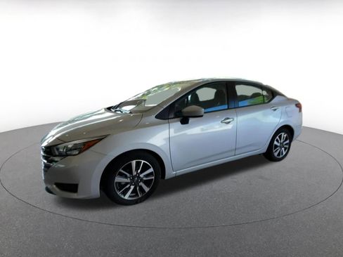 Used 2025 Nissan Versa SV image 8
