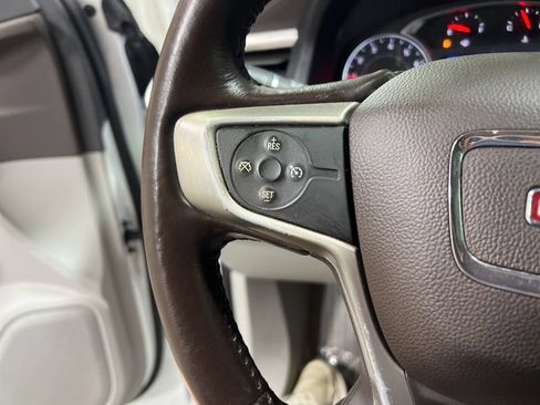 Used 2020 GMC Acadia SLE FWD image 22