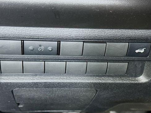 Used 2024 Mitsubishi Outlander SE image 17