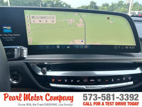 Used 2024 Cadillac Lyriq Luxury w/ Nappa Leather Package AWD/4WD image 17