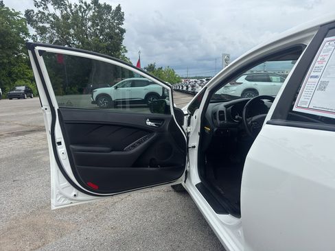 Used 2017 Kia Forte S FWD image 18