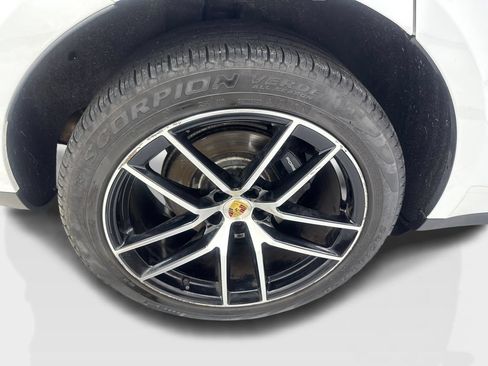 Used 2023 Porsche Macan AWD/4WD image 82
