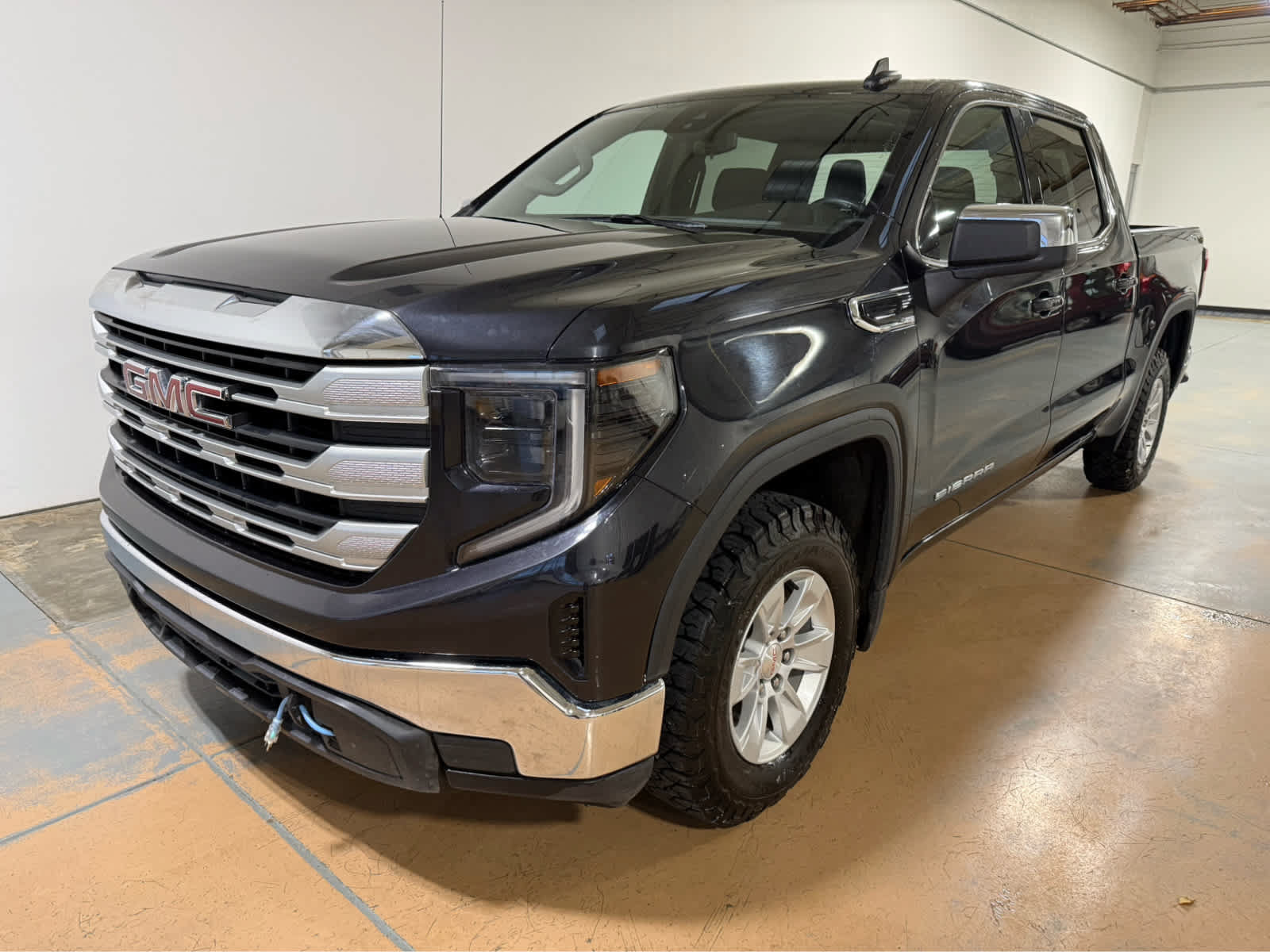 Used 2024 GMC Sierra 1500 SLE AWD/4WD image 1