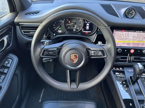 Used 2025 Porsche Macan image 14