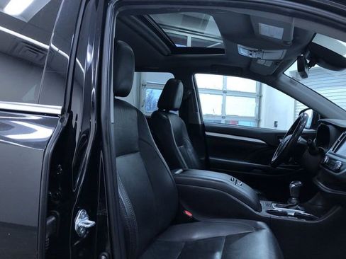 Used 2019 Toyota Highlander XLE image 22