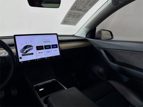 Used 2022 Tesla Model Y Performance image 24