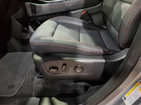 Used 2024 Chevrolet Traverse Z71 AWD/4WD image 16