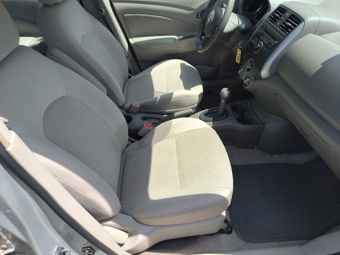 Used 2013 Nissan Versa SV FWD image 10
