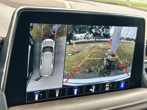 Used 2021 Chevrolet Suburban High Country image 13