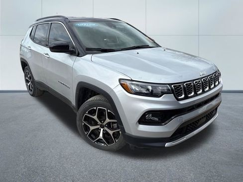 Used 2025 Jeep Compass Limited image 5