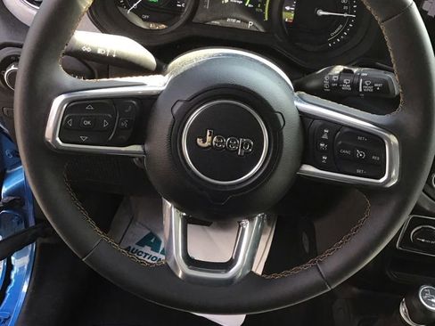 Used 2024 Jeep Wrangler Unlimited Sahara w/ Technology Group AWD/4WD image 7