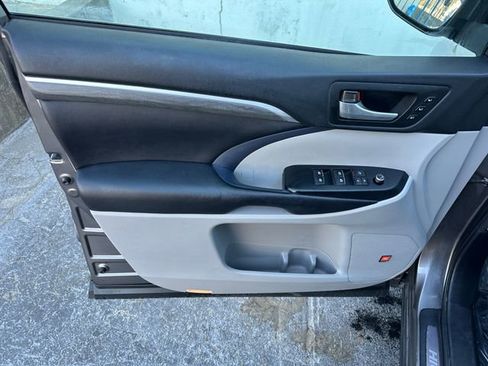 Used 2018 Toyota Highlander Limited image 26