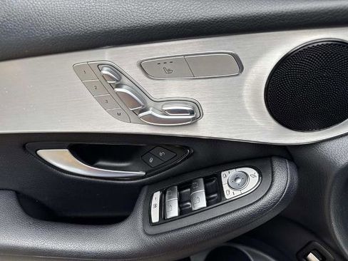 Used 2019 Mercedes-Benz GLC 300 w/ Premium Package image 21