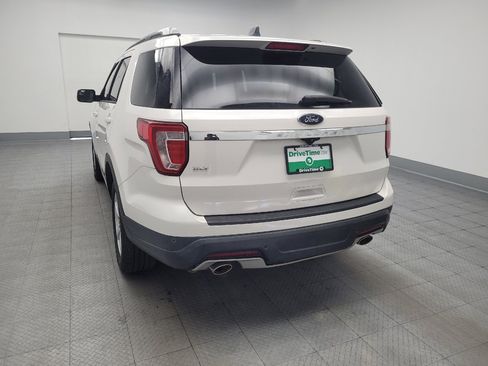 Used 2018 Ford Explorer XLT FWD image 5
