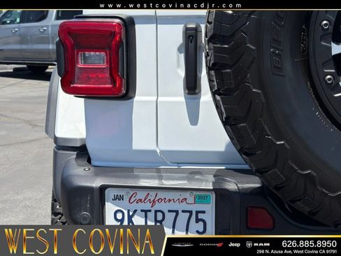 Used 2024 Jeep Wrangler Unlimited Rubicon AWD/4WD image 32