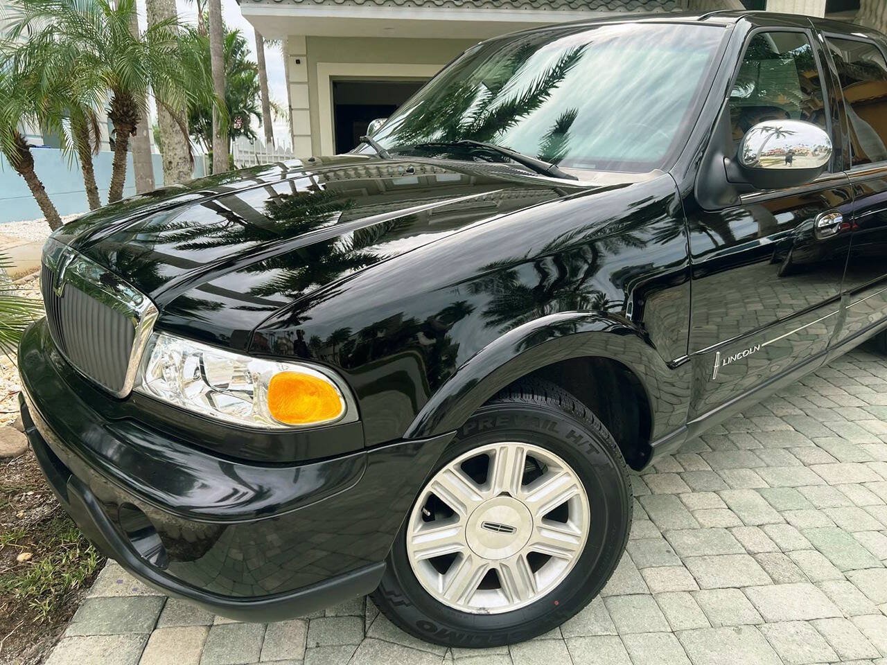 Used 2002 Lincoln Blackwood RWD image 2