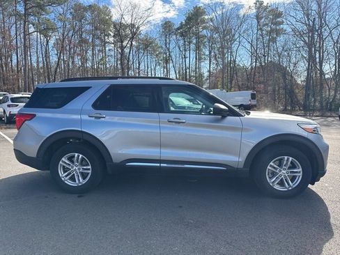 Used 2023 Ford Explorer XLT image 6