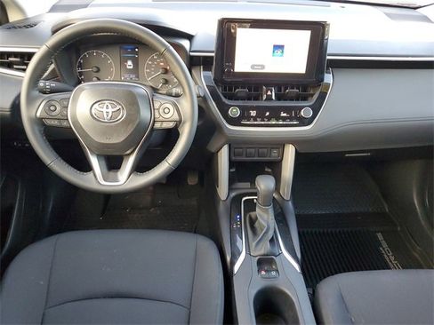 Used 2025 Toyota Corolla Cross LE image 8