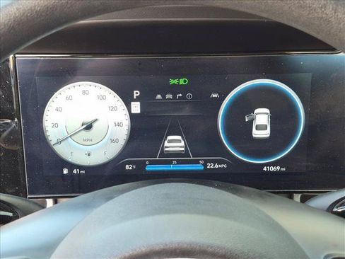 Used 2024 Hyundai Elantra SEL FWD image 3
