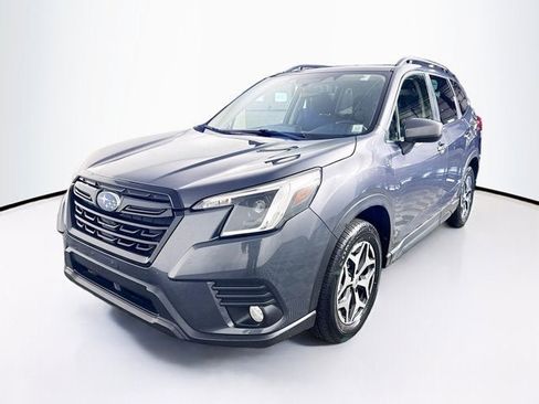 Used 2023 Subaru Forester Premium image 1