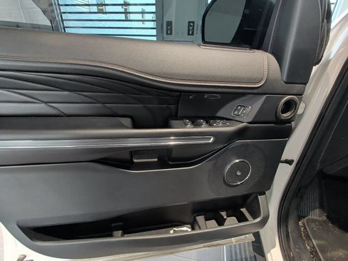 Used 2019 Ford Expedition Platinum AWD/4WD image 8