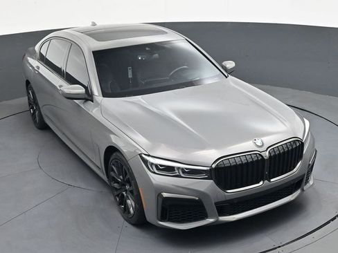 Used 2022 BMW 750i xDrive w/ Executive Package image 32