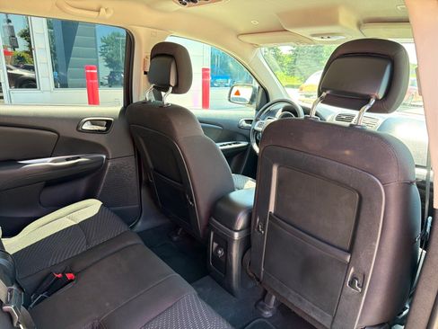 Used 2020 Dodge Journey SE w/ SE Popular Equipment Group FWD image 28