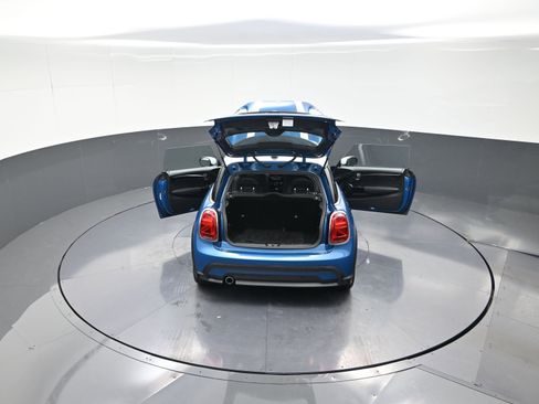 Used 2022 MINI Cooper 2-Door Hardtop image 13