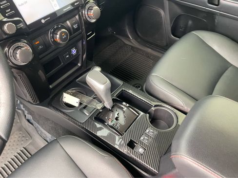 Used 2022 Toyota 4Runner TRD Off-Road Premium w/ Moonroof Package AWD/4WD image 18