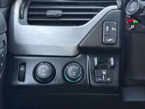 Used 2017 GMC Yukon SLE w/ SLE Value Package image 35