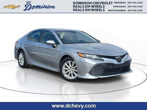 Used 2018 Toyota Camry LE image 1