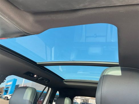 Used 2023 Volkswagen Tiguan SE R-Line image 21