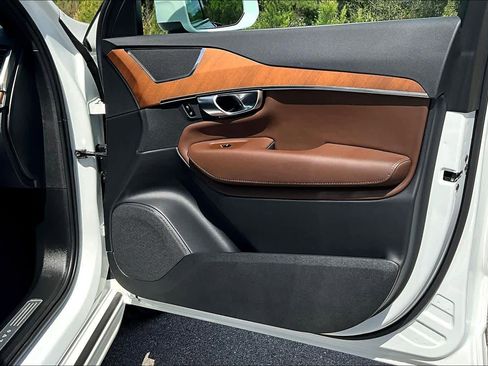 Used 2024 Volvo XC90 B6 Plus w/ Protection Package Premier image 25