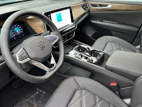 New 2026 Volkswagen Atlas SE FWD image 10