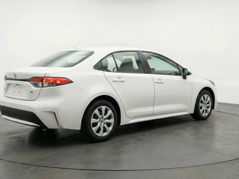 Used 2025 Toyota Corolla LE image 9