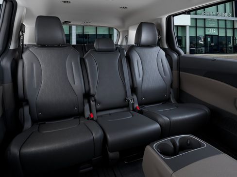 New 2026 Kia Carnival EX FWD image 17