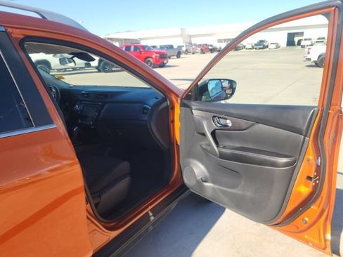 Used 2019 Nissan Rogue SV AWD/4WD image 25