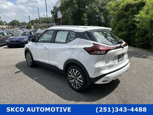 Used 2024 Nissan Kicks SV image 3