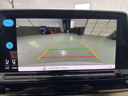 Certified 2024 Volkswagen Atlas Cross Sport SE image 24