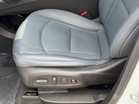 Used 2022 Buick Enclave Premium w/ Experience Buick Package FWD image 26