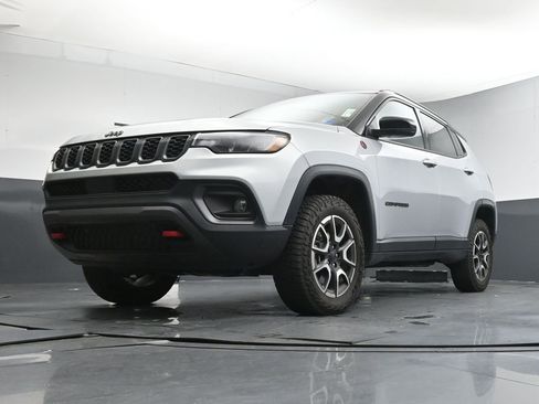 Used 2024 Jeep Compass Trailhawk AWD/4WD image 20