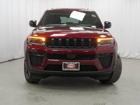 New 2026 Jeep Grand Cherokee Altitude image 7