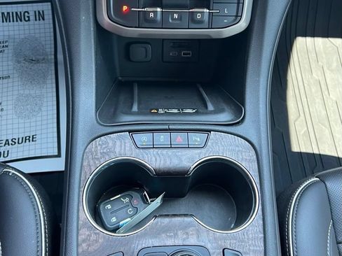 Used 2021 GMC Acadia Denali w/ Denali Technology Package FWD image 14