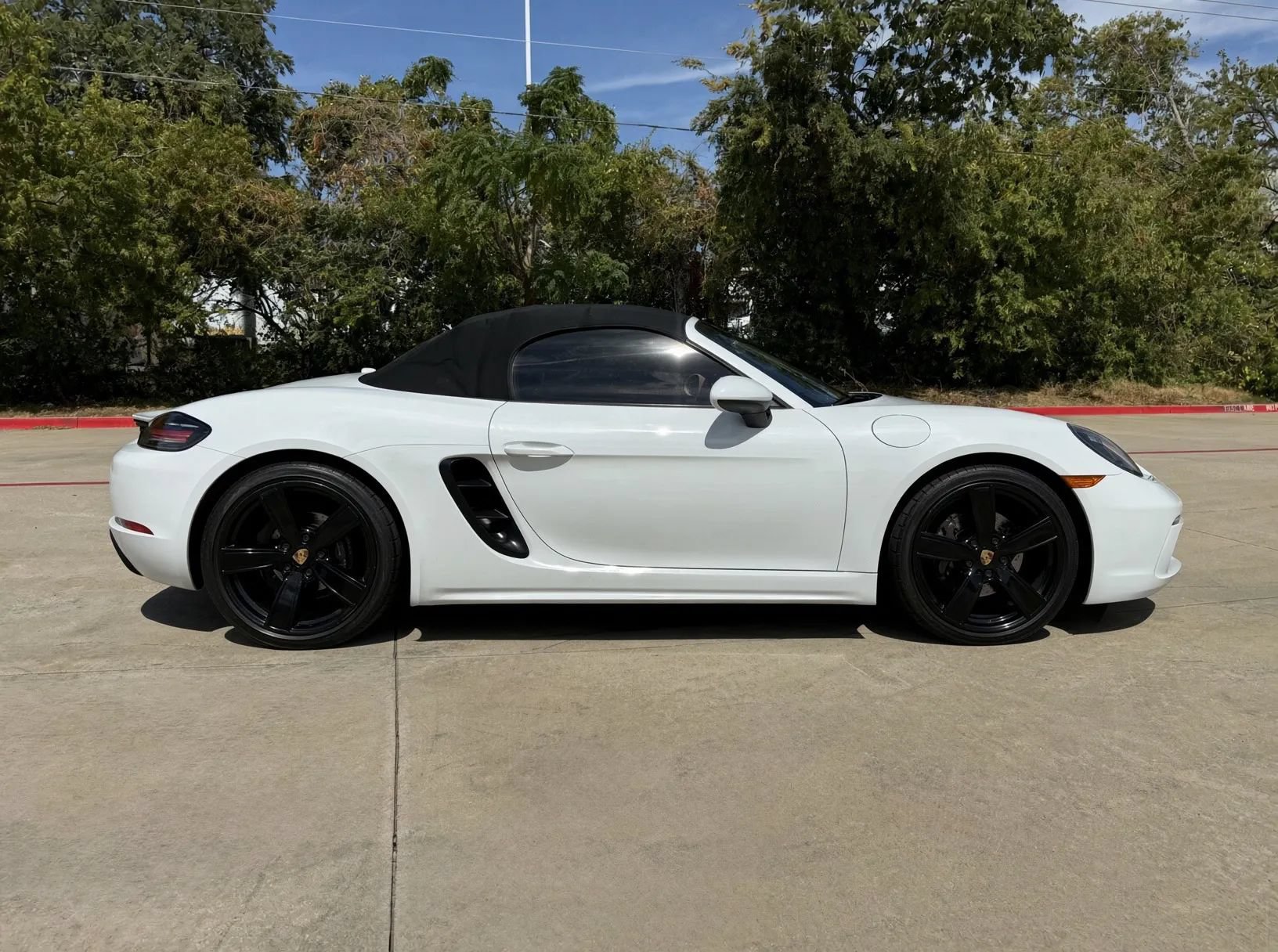 Used 2018 Porsche 718 Boxster RWD image 9