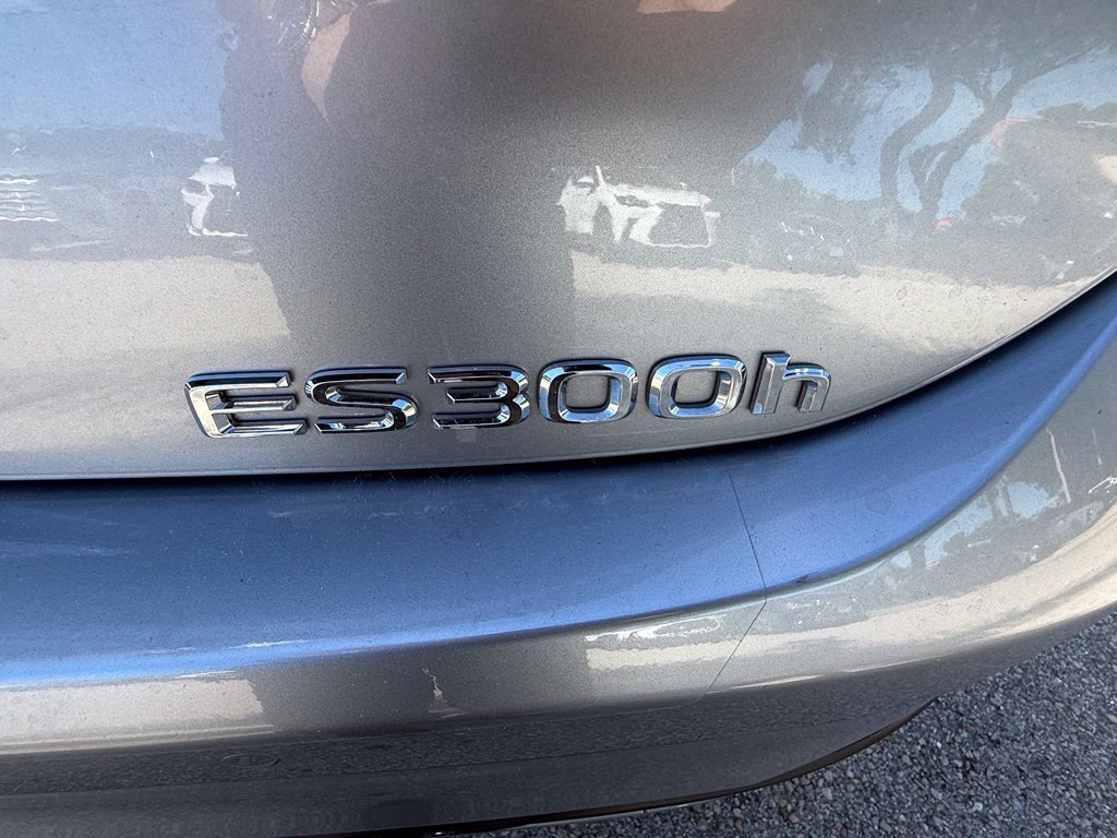 Used 2024 Lexus ES 300h w/ Technology Package FWD image 9
